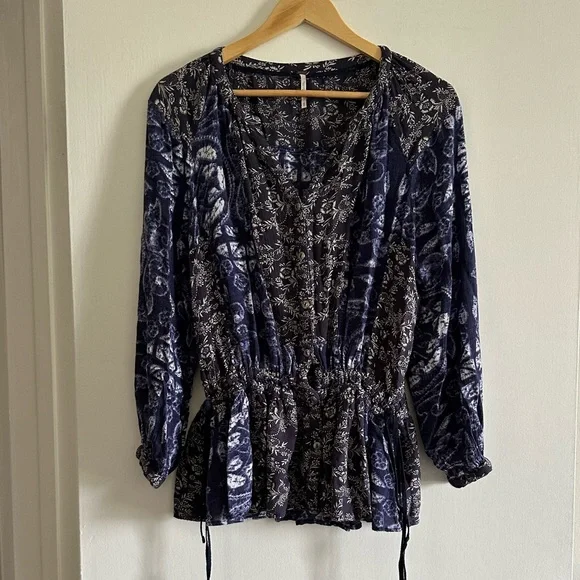 Free People Boho Ratio Indigo Printed Button Down Tunic Blouse size XS EUC - Picture 4 of 11
